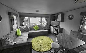 Lovely 3 Bed Caravan Near To Beach 5 Star Reviews